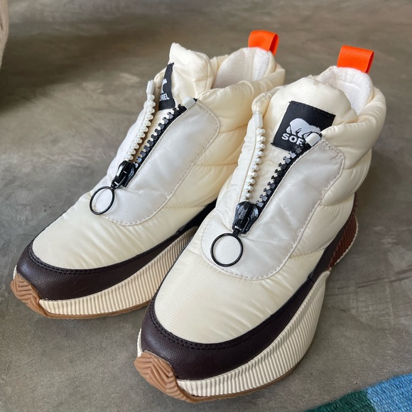 Sorel Out ‘N About Puffy Waterproof Zip Boot Woman 9 - Picture 3 of 16